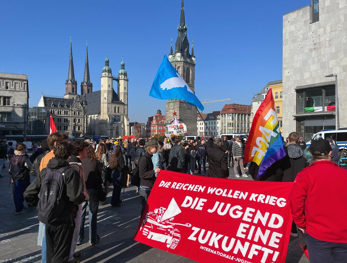 Sand ins Getriebe streuen - 5. März 2026, Essen, Frankfurt am Main, Hannes Kramer, Initiative Schulstreik gegen Wehrpflicht, Kassel, Lisa Alexander, Schulstreik - Blog, Aktion IMG 8273 - Sand ins Getriebe streuen - 5. März 2026, Essen, Frankfurt am Main, Hannes Kramer, Initiative Schulstreik gegen Wehrpflicht, Kassel, Lisa Alexander, Schulstreik - Blog, Aktion