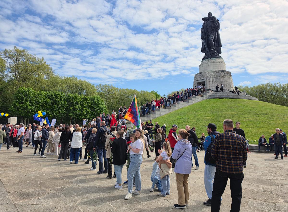 Die Erinnerung mahnt dringend - 8. Mai 2026, 9. Mai 2026, DKP, DKP Berlin, Geschichtsrevisionismus, Repression, SDAJ - Blog 20260509 110535 web - Die Erinnerung mahnt dringend - 8. Mai 2026, 9. Mai 2026, DKP, DKP Berlin, Geschichtsrevisionismus, Repression, SDAJ - Blog