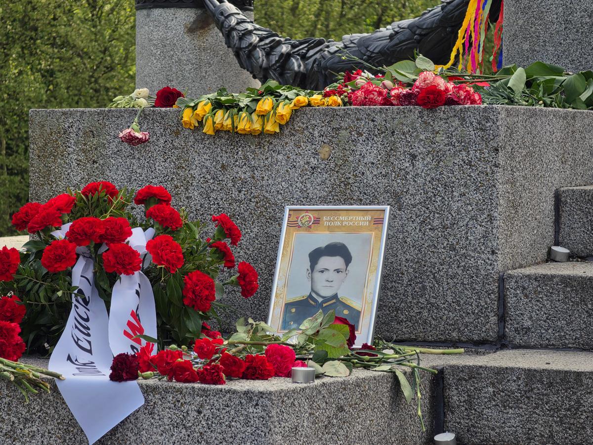 Die Erinnerung mahnt dringend - 8. Mai 2026, 9. Mai 2026, DKP, DKP Berlin, Geschichtsrevisionismus, Repression, SDAJ - Blog 20260509 110956 web - Die Erinnerung mahnt dringend - 8. Mai 2026, 9. Mai 2026, DKP, DKP Berlin, Geschichtsrevisionismus, Repression, SDAJ - Blog