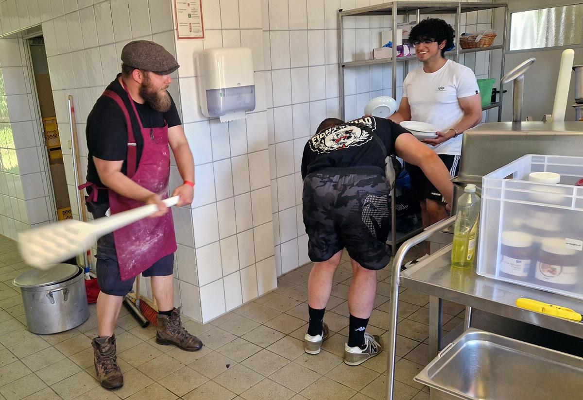 Sommer, Sonne, Spaltungsversuche - DKP, Pfingstcamp 2026, SDAJ, Wehrpflicht - Blog, Politik 20260523 130748 - Sommer, Sonne, Spaltungsversuche - DKP, Pfingstcamp 2026, SDAJ, Wehrpflicht - Blog, Politik