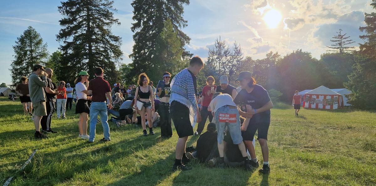Sommer, Sonne, Spaltungsversuche - DKP, Pfingstcamp 2026, SDAJ, Wehrpflicht - Blog, Politik 20260523 192018 - Sommer, Sonne, Spaltungsversuche - DKP, Pfingstcamp 2026, SDAJ, Wehrpflicht - Blog, Politik