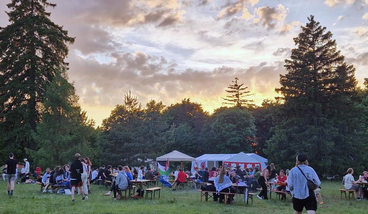 Sommer, Sonne, Spaltungsversuche - DKP, Pfingstcamp 2026, SDAJ, Wehrpflicht - Blog, Politik 20260523 204025 - Sommer, Sonne, Spaltungsversuche - DKP, Pfingstcamp 2026, SDAJ, Wehrpflicht - Blog, Politik