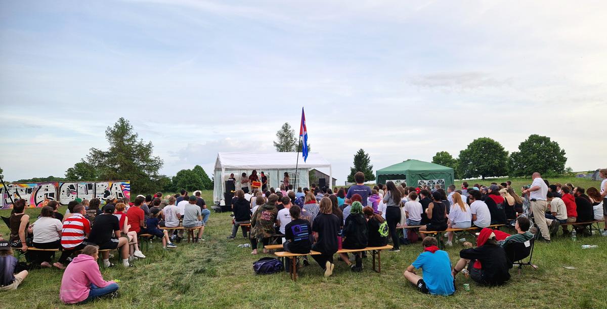 Sommer, Sonne, Spaltungsversuche - DKP, Pfingstcamp 2026, SDAJ, Wehrpflicht - Blog, Politik 20260524 201213 - Sommer, Sonne, Spaltungsversuche - DKP, Pfingstcamp 2026, SDAJ, Wehrpflicht - Blog, Politik