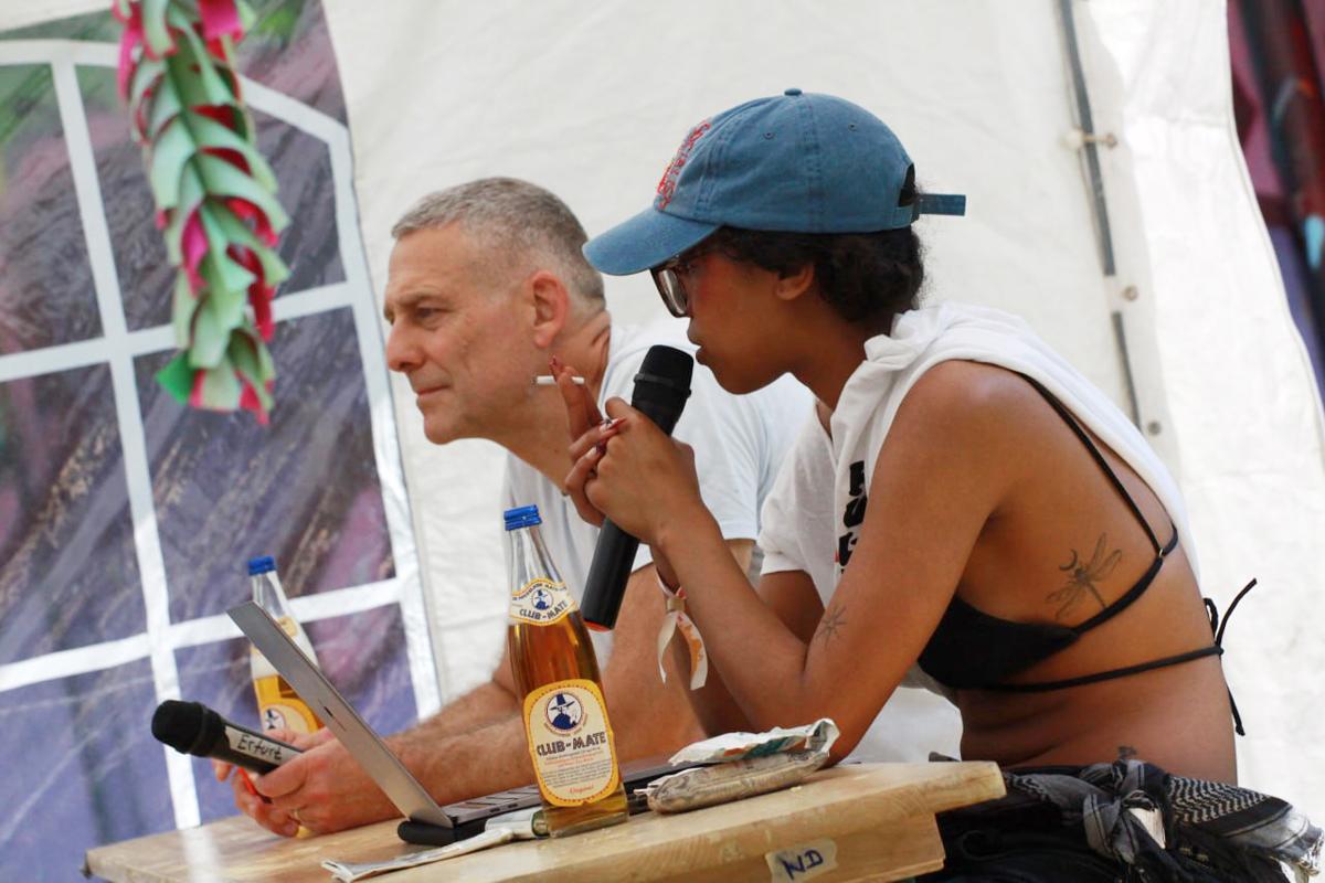 Unbeirrbar - Diskussionsrunden, Jugend gegen Wehrpflicht, Pfingstcamps, SDAJ - Aktion ost steiger - Unbeirrbar - Diskussionsrunden, Jugend gegen Wehrpflicht, Pfingstcamps, SDAJ - Aktion