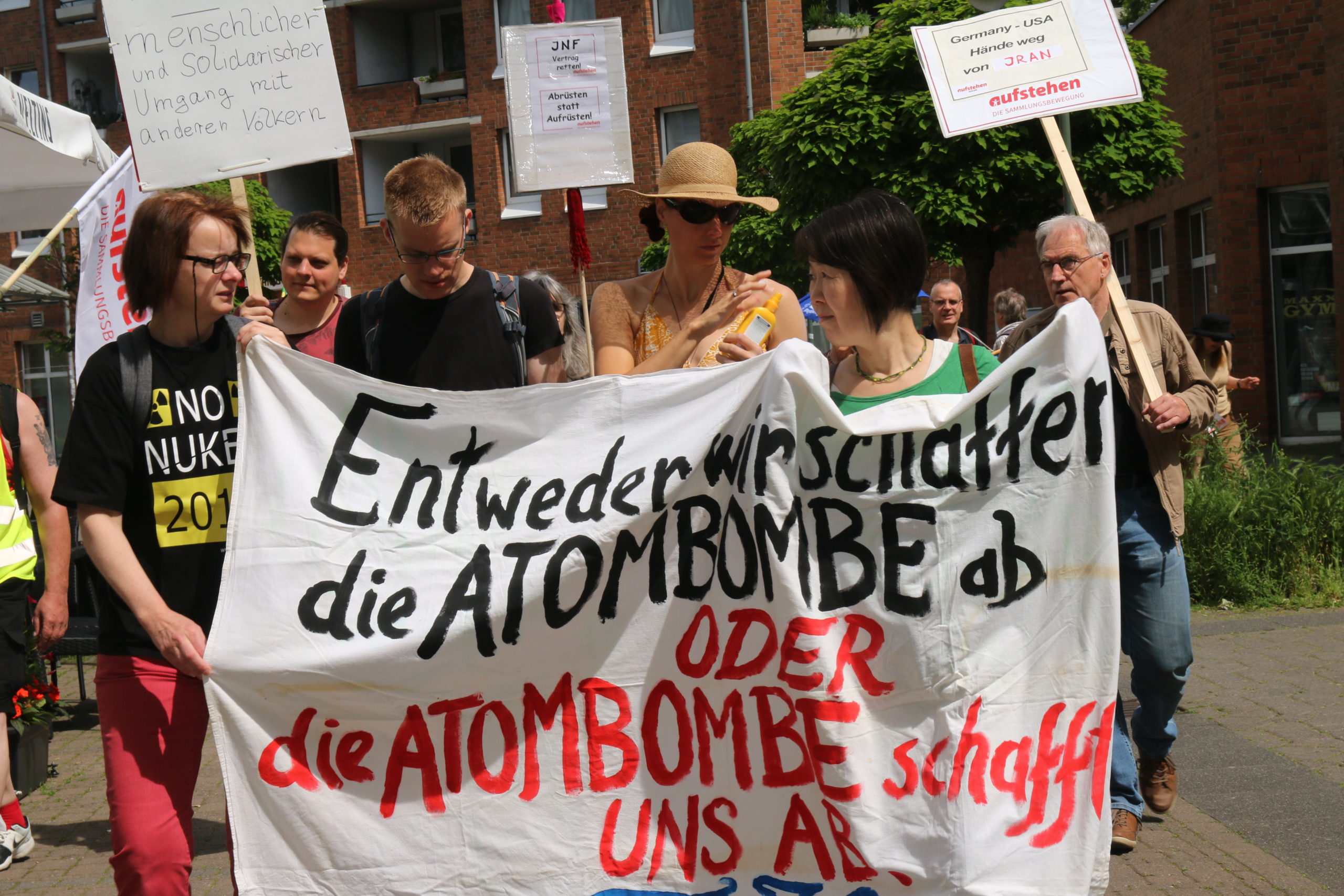 2019 INF Aktion Düsseldorf 01.06 42 scaled - Bundesweit Proteste gegen Atomwaffen - - Blog