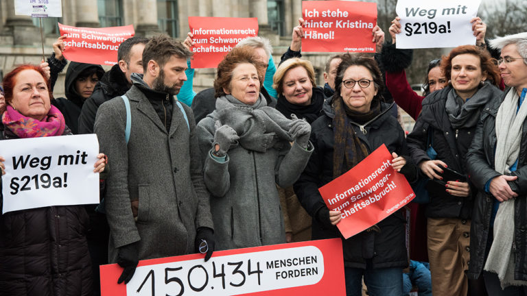 24165410747 06c9e8f6e5 o - Urteil wegen illegaler Werbung für Abtreibungen aufgehoben - Blog - Blog