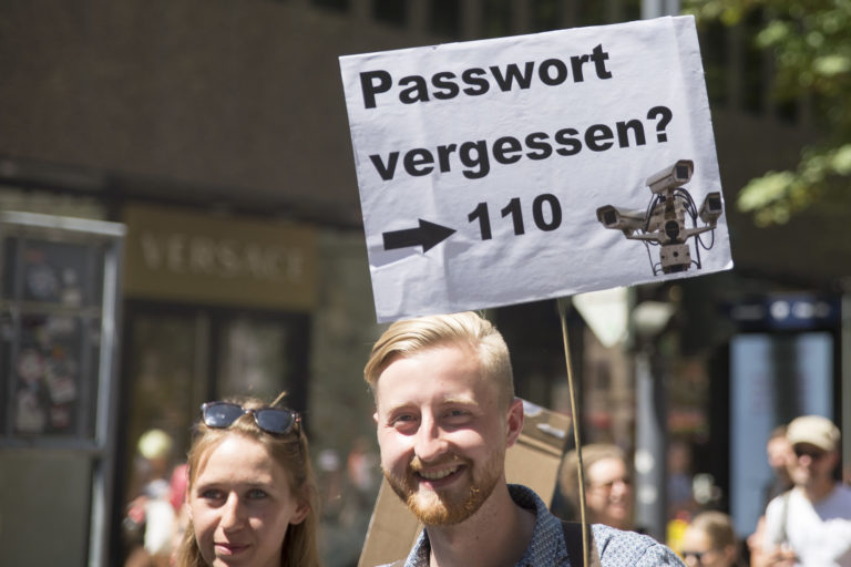 43255800631 ab0206c5c0 k - Die neuen Polizeigesetze: Mehr Sicherheit oder Abbau demokratischer Grundrechte? - Blog - Blog