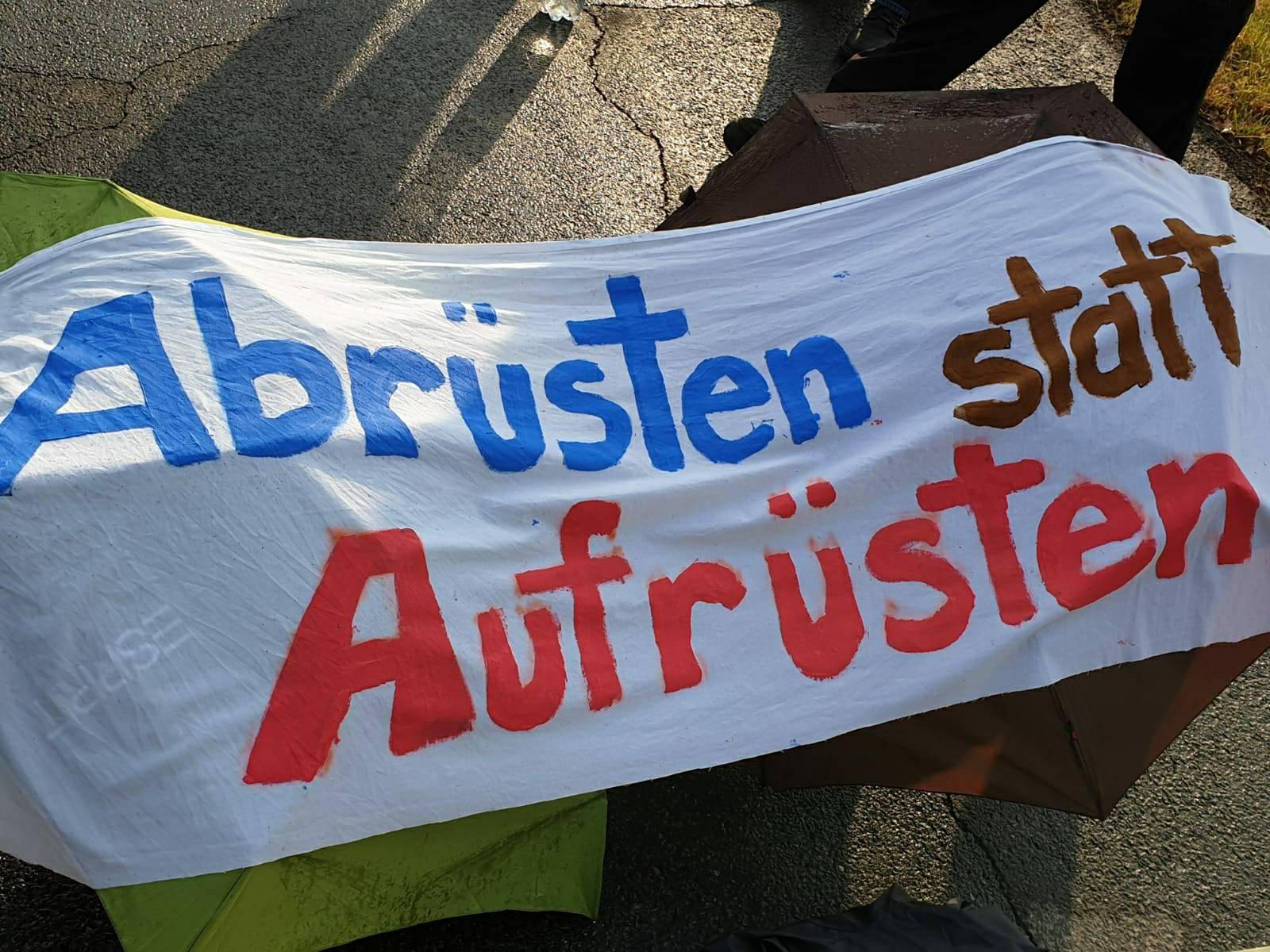 66682627 1045564572303614 2505458516307738624 o - Kommunisten blockieren Fliegerhorst - - Blog