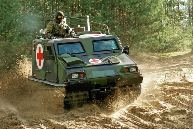 Führungs und Transportfahrzeug BV 206 S - Helfen für den Krieg: Berufsgenossenschaftliche Kliniken kooperieren mit Bundeswehr - Blog - Blog