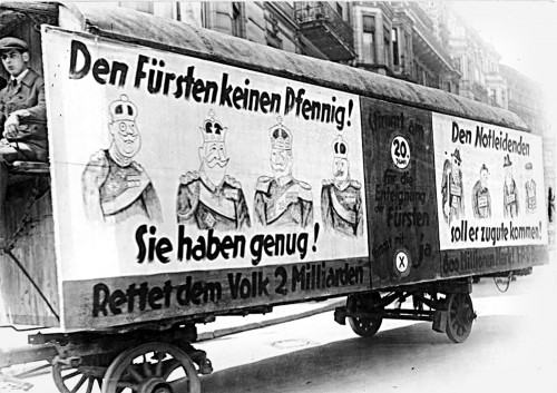 Agitation 1926 „Den Fürsten keinen Pfennig! Sie haben genug! Rettet dem Volk 2 Milliarden“ – „Den Notleidenden soll es zugute kommen!“