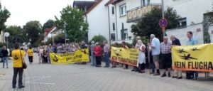 Protest gegen den Kuschelkurs der neuen Mehrheit zu Beginn der Stadtverordnetenversammlung am 12 Juni. (Foto: Rudi Hechler)