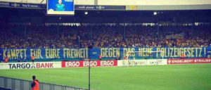 105 mal 3 Meter – das Transparent der Fans von Eintracht Braunschweig beim Spiel gegen Hertha BSC. (Foto: bs1895.de)
