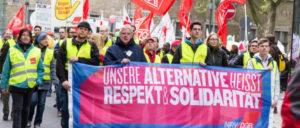 Gewerkschafter beim Protest gegen den AfD-Parteitag in Köln 2017 (Foto: [url/https://commons.wikimedia.org/wiki/File:K%C3%B6ln_stellt_sich_quer_-_Tanz_die_AfD_-2843.jpg]Elke Wetzig[/url])