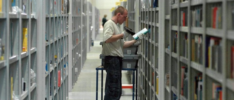 Akkordarbeit in einem Amazon-Logistikzentrum (Foto: © 1998-2017, Amazon.com, Inc.)