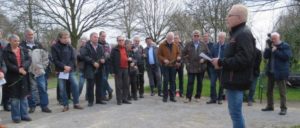 Detlev Beyer-Peters (VVN-BdA und DKP) während seiner Rede am Mahnmal für die Opfer des Kapp-Putsches in Pelkum. (Foto: UZ)