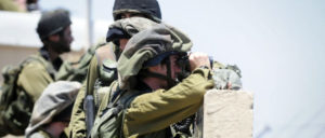 Blick auf Syrien: Israelische Soldaten an der Grenze. (Foto: [url=https://www.flickr.com/photos/idfonline/5805435656/] Israel Defense Forces/flickr[/url])