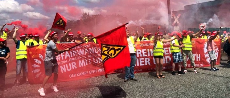 IG Metall im Kampfmodus: Beeindruckende Protestaktion der Beschäftigten von Riva/H. E. S. aus Horath und Trier am 28. Juni in Hennigsdorf für die Anerkennung der Tarifverträge der Metall- und Elektroindustrie in Rheinland-Pfalz (Foto: IG Metall)