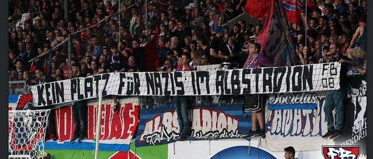 Der Widerstand gegen Nazis auf dem Fußballfeld wird größer: Hier ein Transparent der Fanatico Boys Heidenheim.