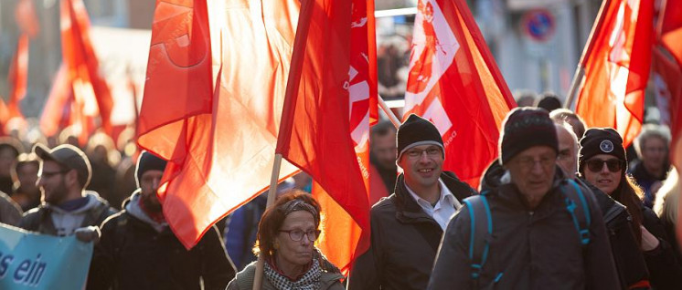 Kiel unter roten Fahnen - seit 100 Jahren kein Thema für die Medien.  (Foto: Ulf Stephan, r-mediabase.eu)