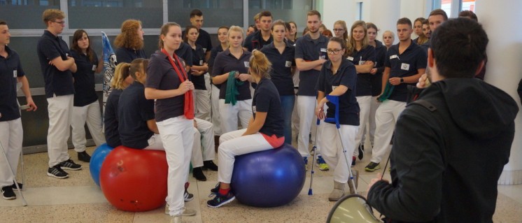 Unmut bei den Auszubildenden der Physiotherapie: Sie versorgen genauso viele Patienten wie die Festangestellten auch. Nur bekommen sie keine Vergütung dafür. (Foto: Schinder)