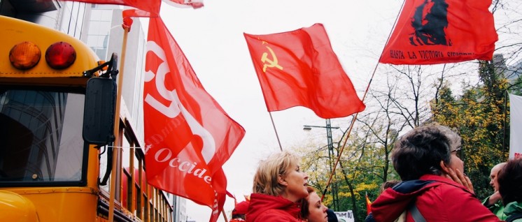 Lassen sich nicht spalten: Flamen und Wallonen, christliche und sozialdemokratische Gewerkschaften protestierten gemeinsam gegen die von der Regierung geplanten Kürzungen. (Foto: Frank Furter/flickr.com/CC BY-NC 2.0)