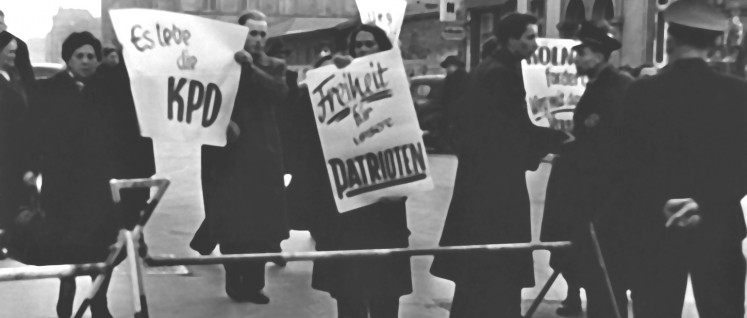 Aktion gegen das drohende Verbot, Karlsruhe 1955 (Foto: UZ-Archiv)