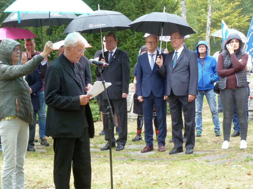 Rolf Becker bei seiner Ansprache