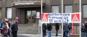 Die Belegschaft ist kampfbereit: Warnstreik bei Seppelfricke am 15. November (Foto: K. Pawlitzki)