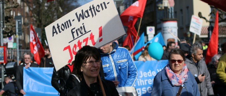 Auf dem Ostermarsch 2016 in Düsseldorf (Foto: r-mmediabase.eu)