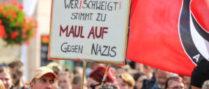 #wirsindmehr: In der Kleinstadt Neumünster waren es über 600 Menschen. (Foto: Ulf Stephan / r-mediabase.eu)