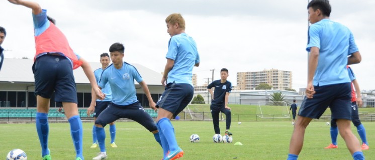 Fußballtraining in Guangzhou zur Qualifikation für die Asian Champions League (Foto: [url=https://www.flickr.com/photos/petenowakowski/15903597813] Pete Nowakowski[/url])