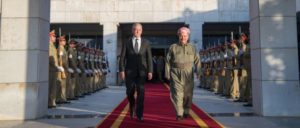 US-Verteidigungsminister Jim Mattis beim Treffen mit dem kurdischen Regionalpräsidenten Massoud Barzani in Erbil, Irak (22. August 2017). (Foto: [url=https://www.flickr.com/photos/secdef/36573450612]Jette Carr/flickr.com[/url])