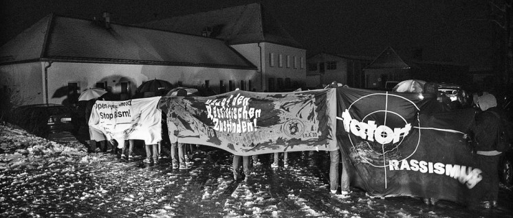 20.2.2016 - Clausnitz (Sachsen): Solidaritätskundgebung für die Geflüchteten und gegen den rechten Mob (Foto: Caruso Pinguin/flickr.com/CC BY-NC 2.0)