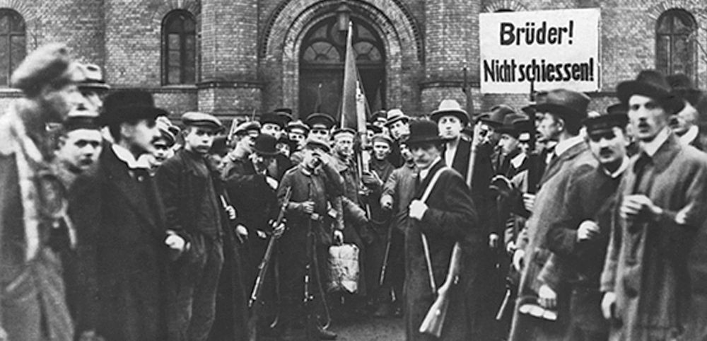Übergabe der Gardeulanenkaserne in Berlin an die revolutionären Arbeiter und Soldaten am 8. November 1918