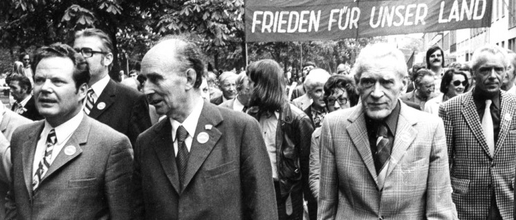 Kurt Bachmann zwischen Max Reimann (r.) und Herbert Mies (l.) (Foto: UZ-Archiv)