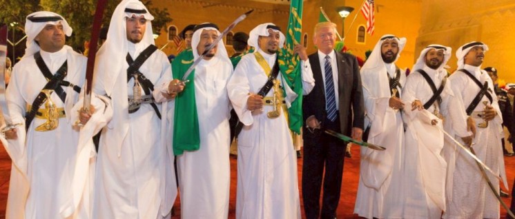 Präsident Donald Trump und der König Salman bin Abdulaziz Al Saud beim gemeinsamen Säbelrasseln in Riad (20. Mai 2017). (Foto: The White House)