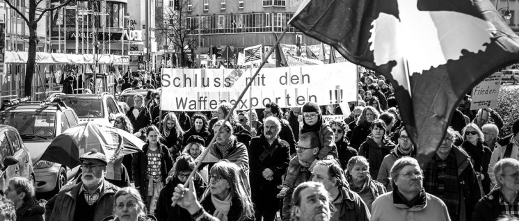 Verschiedene Kräfte in der gemeinsamen Aktion zusammenführen: Berliner Ostermarsch 2016. (Foto: Willi Effenberger)