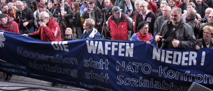 8000 Menschen demonstrieren in Berlin für den Frieden (Foto: Rudi Denner / r-mediabase)