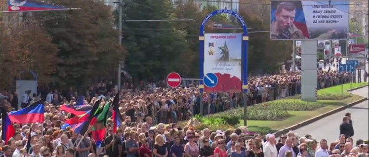 200 000 Menschen nahmen am Sonntag in Donezk Abschied von Alexandr Sachartschenko. (Foto: Oplot.tv)