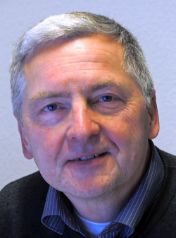 Klaus Leger ist Bundeskassierer der DKP und Leiter ihrer Finanzkommission.