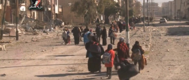 Das Vordringen der syrischen Armee in den Ostteil Aleppos ermöglicht Tausenden von Zivilisten, der Kontrolle der Dschihadisten zu entkommen (28. November 2016). (Foto: Screenshot Syrisches Fernsehen)