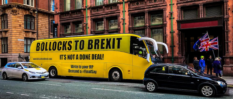 Brexit am Arsch! Die Befürworter einer neuen Abstimmung machen auf Bussen Stimmung, das Referendum von 2016 zu ignorieren. (Foto: [url=https://www.flickr.com/photos/andyhay/46245714151]Andy Hay[/url])