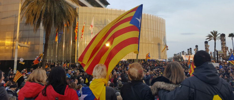 Protest vor dem deutschen Konsulat in Barcelona (Foto: [url=https://www.flickr.com/photos/toniher/40983812622]Toni Hermoso Pulido/flickr[/url])