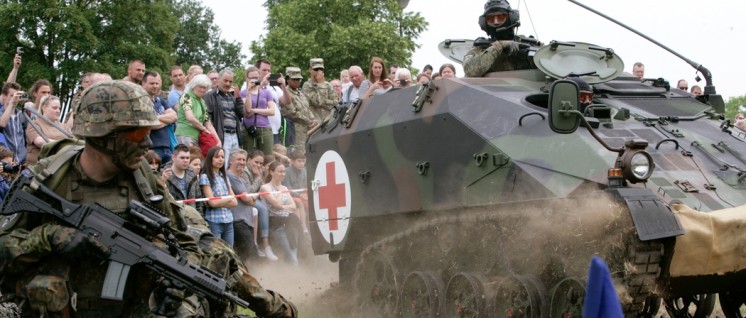 Zeigen, was sie auch im Innern können: Vorführung beim „Tag der Bundeswehr“ (Foto: Bundeswehr / Dirk Bannert)