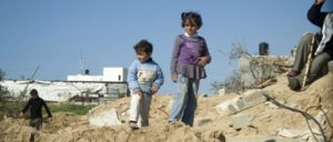 Ein 360 Quadratkilometer großes Trümmergrundstück, auf dem zwei Millionen Menschen hausen – der Gazastreifen. (Foto: [url=https://www.flickr.com/photos/gloucester2gaza/3387654489/] gloucester2gaza/Wikimedia Commons[/url])