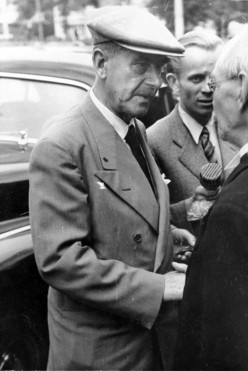 Am 21. Juli 1949 besuchte Thomas Mann Weimar, wo ihm der Goethe-Preis verliehen wurde. Neben ihm Werner Eggerath, Ministerpräsident von Thüringen.