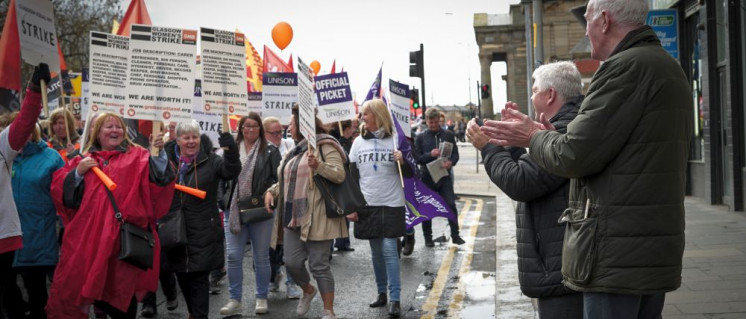 8 000 Frauen gingen in Glasgow auf die Straße. (Foto: Public Services International/flickr)