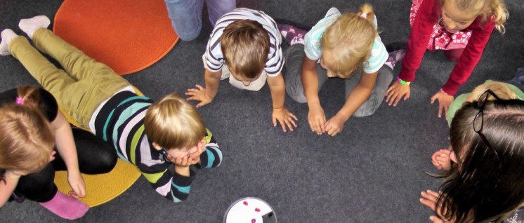 Kinder und Erzieherinnen und Erzieher brauchen kleinere Gruppen in den Kitas.