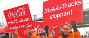Protestaktion vor einer Coca-Cola-Fabrik (Foto: foodwatch.org)