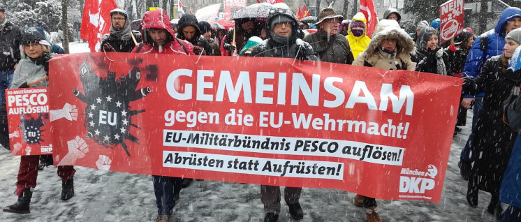 Die DKP auf der „Siko“-Demonstration 2018 (Foto: Christoph Hentschel)